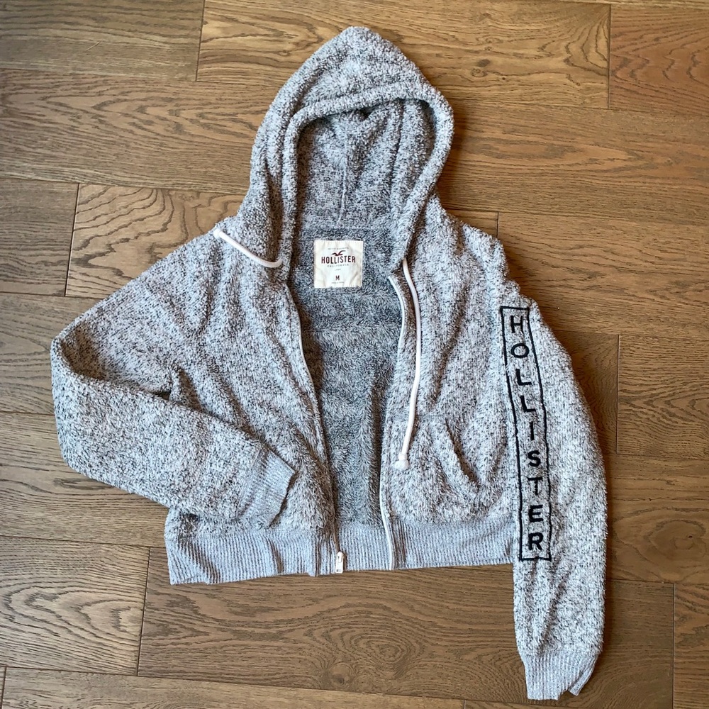 Hollister Sherpa Like Zip Up!!